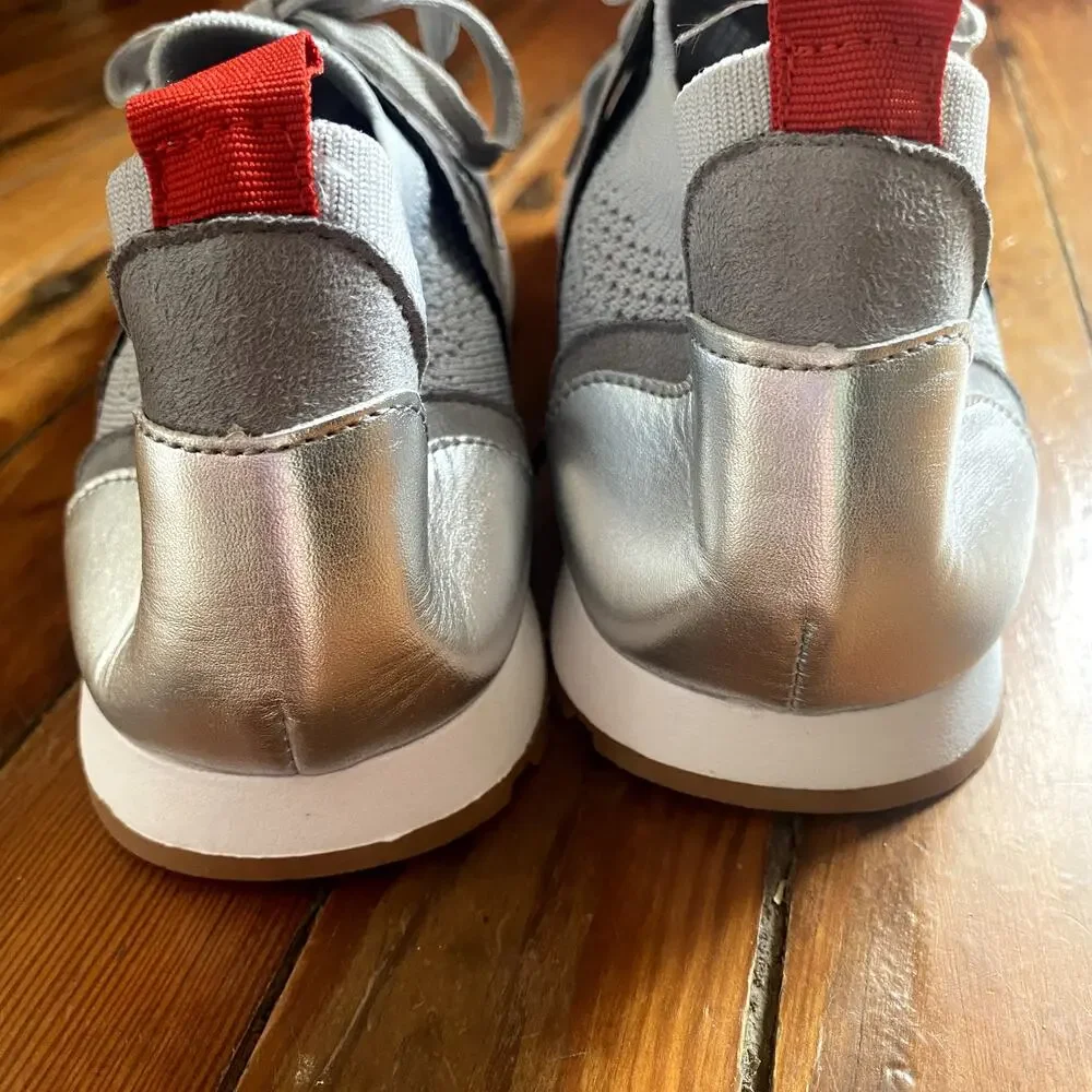 Lightweight fashion sneakers